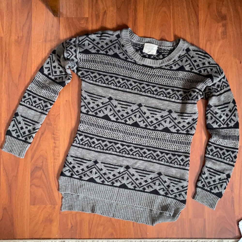 Hippie Rose Medium Geometric Knit Sweater